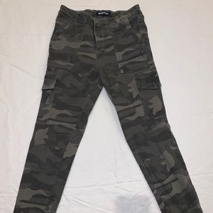 capri camo jeans